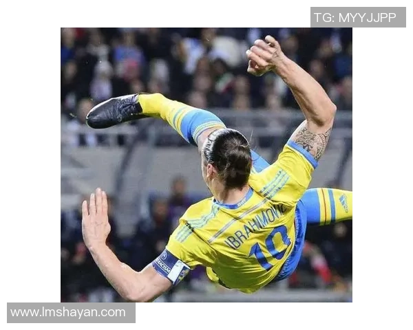 足坛全能之星：手脚皆能施展绝技的足球天才解析