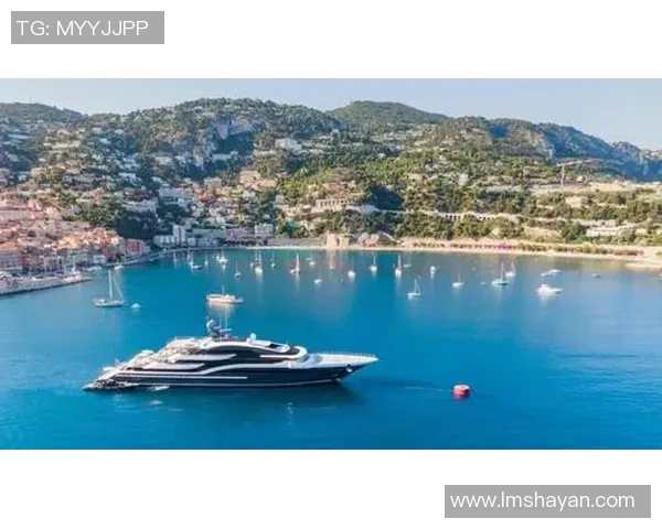 足球巨星豪华游艇巡航海域揭密 航行中的奢华生活与私人天堂 足球巨星豪华游艇巡航海域揭密 航行中的奢华生活与私人天堂