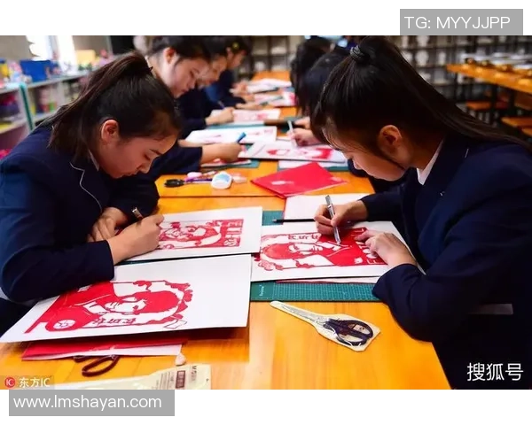 足球球星窗花手工制作教程轻松学会创作精美装饰品 足球球星窗花手工制作教程轻松学会创作精美装饰品
