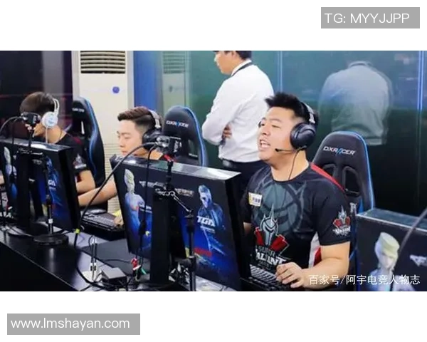 足球球星龙狙击手是谁揭秘他的进攻技巧与球场传奇故事