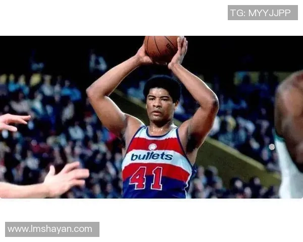 铁柱再现球场神技 足球传奇新篇章开启豪门征战